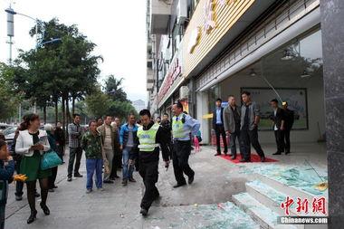 女子爆料石墩堵门视频,真相背后引关注 第1张 女子爆料石墩堵门视频,真相背后引关注 第1张